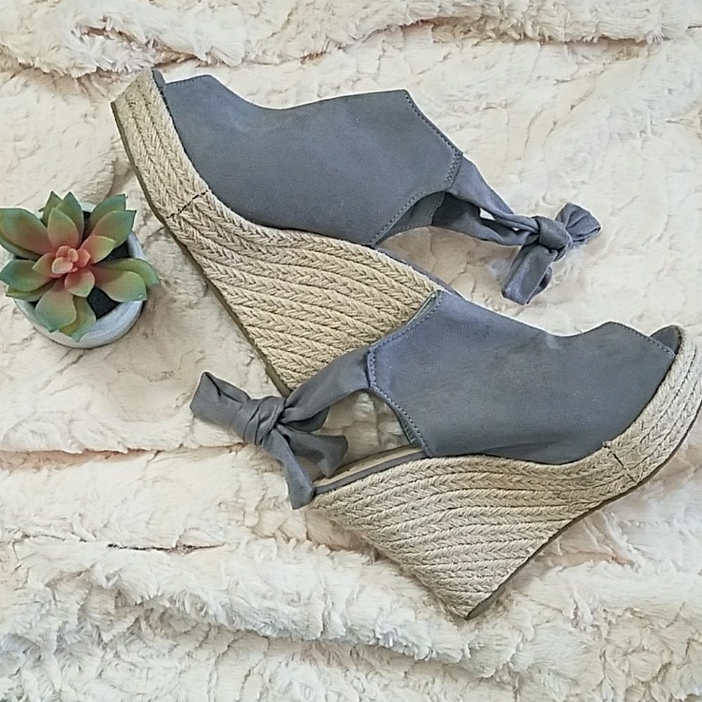 🎆HP🎆❣Gray Back Tie Wedge❣ - Picture 4 of 6